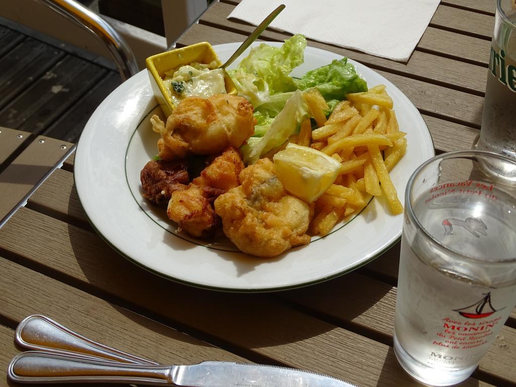 Hotel Restaurant Du Commerce La Gouesnière Dış mekan fotoğraf