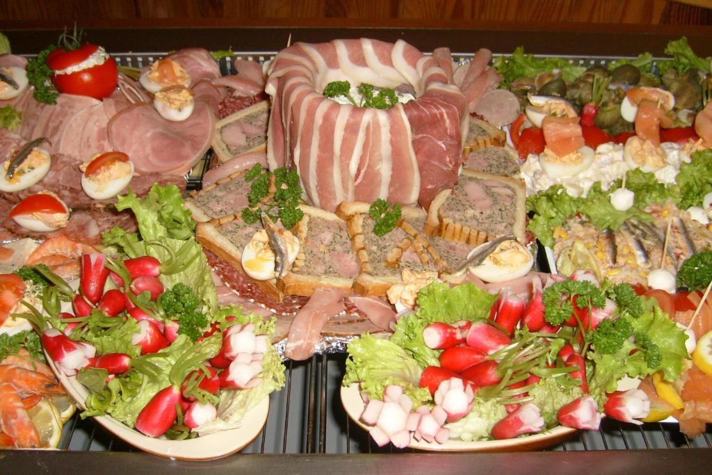 Hotel Restaurant Du Commerce La Gouesnière Dış mekan fotoğraf