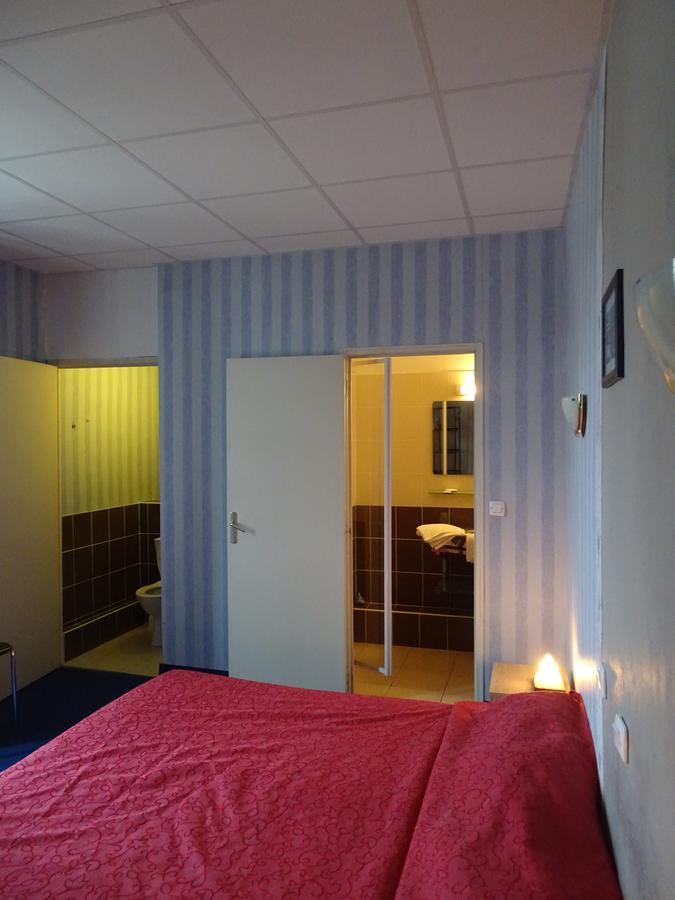 Hotel Restaurant Du Commerce La Gouesnière Dış mekan fotoğraf